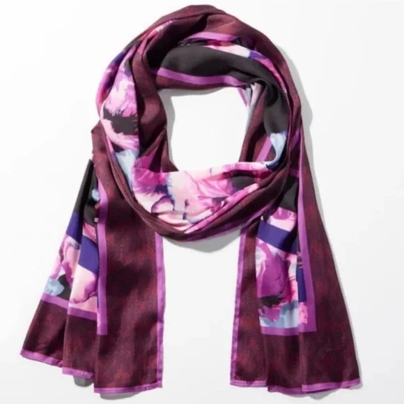 NWT White House Black Market Viola Oblong Scarf Purple Hues - Picture 3 of 8